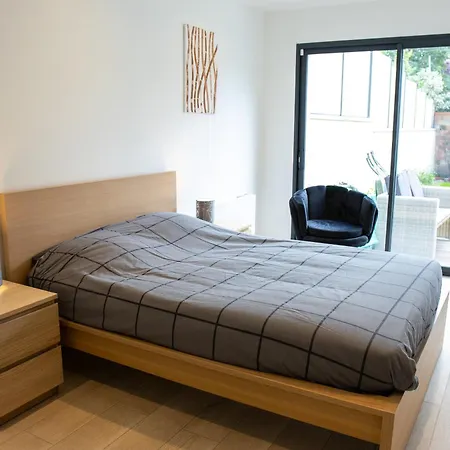 Velours Avec Terrasse , Jardin Et Parking